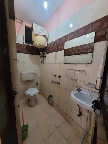 Bathroom in 2 BHK Apartment at RWA Pocket R Dilshad Garden, Dilshad Garden – for Sale