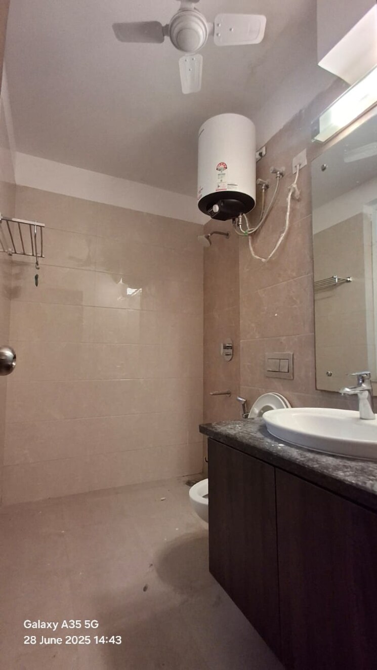 Bathroom, aez-aloha 3.5 Bedroom 2500 Sq.Ft. Apartment In Sector 57 Gurgaon 9104696