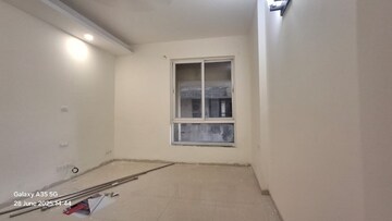 Room in 3.5 BHK Apartment at AEZ Aloha, Sector 57 – for Rent