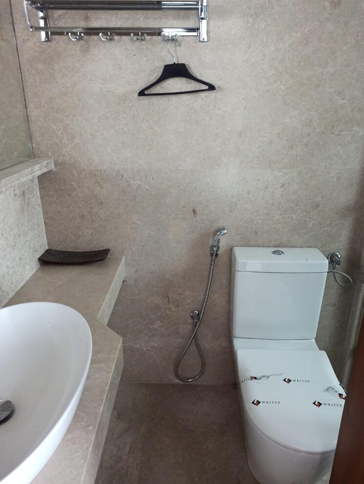 Bathroom, indiabulls-blu 4 Bedroom 1627 Sq.Ft. Apartment In Worli Mumbai 9104685