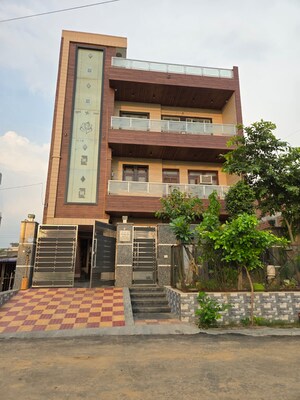 6+ BHK Independent House For Sale in Sector 56