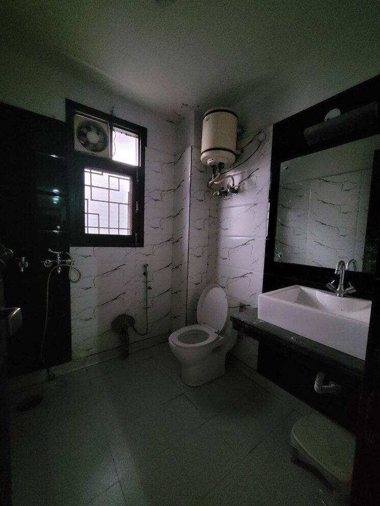 Attached Bathroom, dwarka-13 3 Bedroom 1540 Sq.Ft. Independent House In Dilshad Garden Delhi 9104723