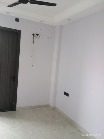Furnished Amenities in 3 BHK Builder Floor at BPTP Amstoria, Sector 102 – for Rent