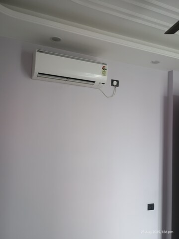 Furnished Amenities in 3 BHK Builder Floor at BPTP Amstoria, Sector 102 – for Rent