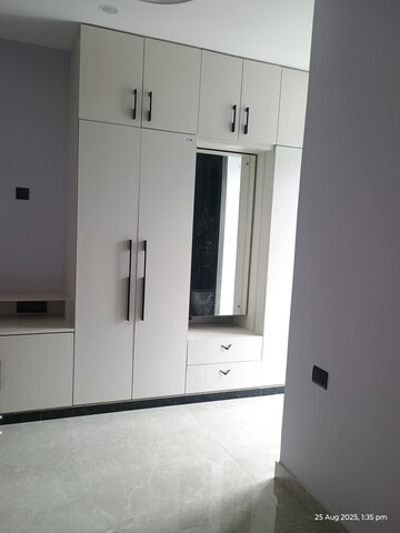 Furnished Amenities in 3 BHK Builder Floor at BPTP Amstoria, Sector 102 – for Rent