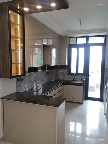 Kitchen in 3 BHK Builder Floor at BPTP Amstoria, Sector 102 – for Rent