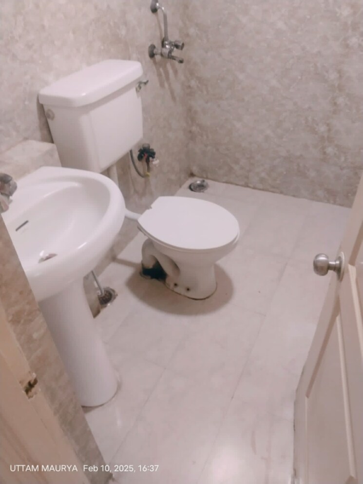 Bathroom, paras-seasons 2 Bedroom 795 Sq.Ft. Apartment In Sector 168 Noida 9104819