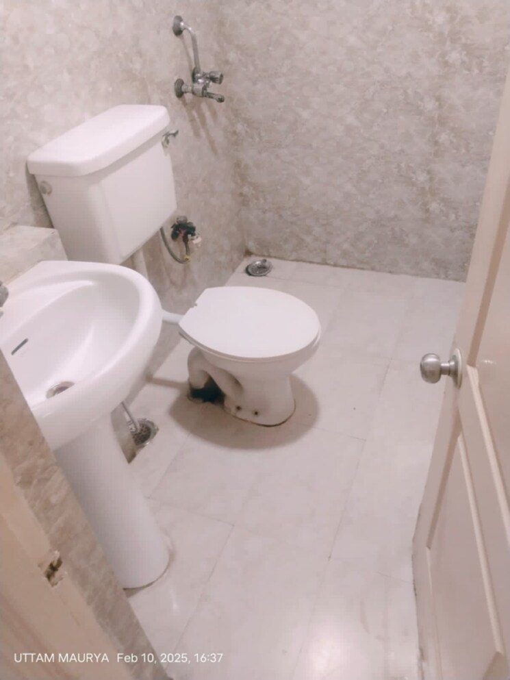 Bathroom, paras-seasons 2 Bedroom 795 Sq.Ft. Apartment In Sector 168 Noida 9104819
