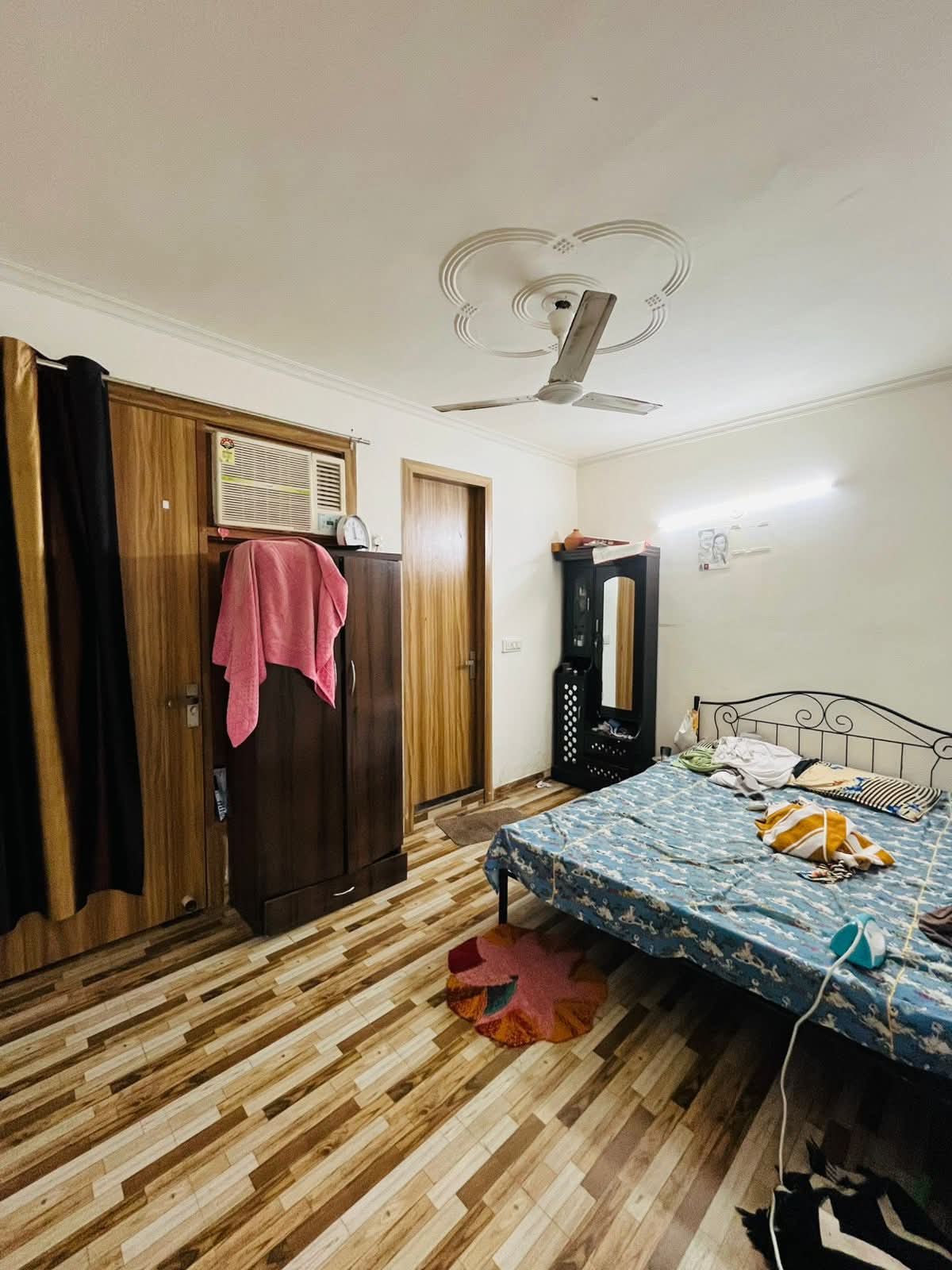 1 RkBuilder Floor For Rent in Saket