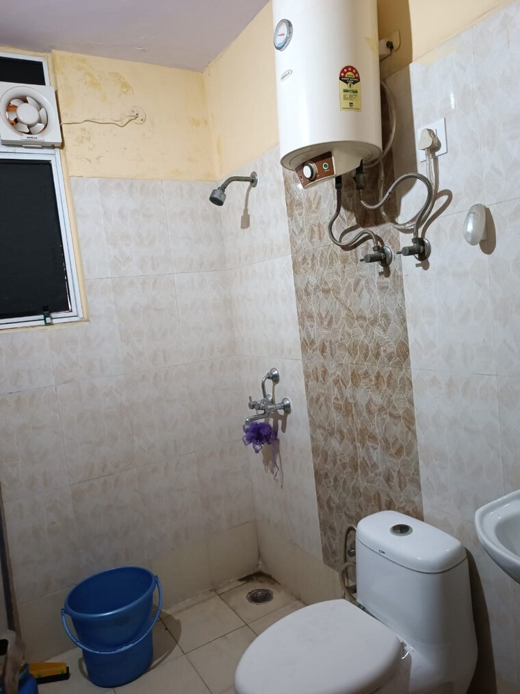 Bathroom, gaur-atulyam 2 Bedroom 955 Sq.Ft. Apartment In Omicron I Greater Noida Greater Noida 9104815