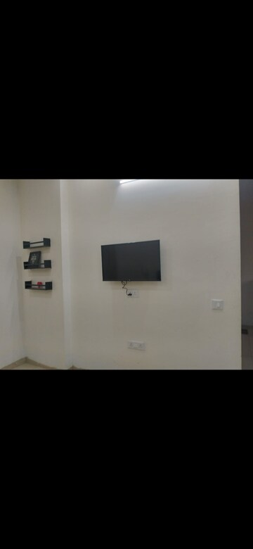 Room in 1 BHK Builder Floor at Vip Road – for Rent