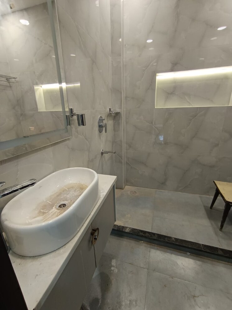 Bathroom, priyadarshni-apartments 2.5 Bedroom 1100 Sq.Ft. Apartment In Paschim Vihar Delhi 9104874