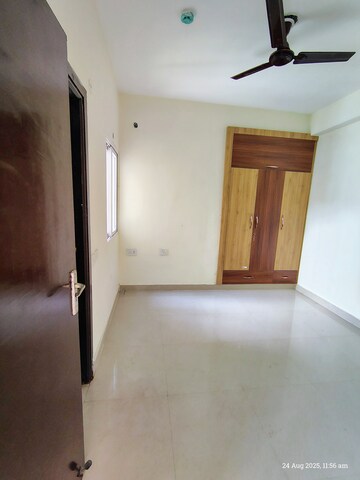 Room in 2 BHK Apartment at NBCC Aspire Enchante, Tech Zone 4 Greater Noida – for Rent