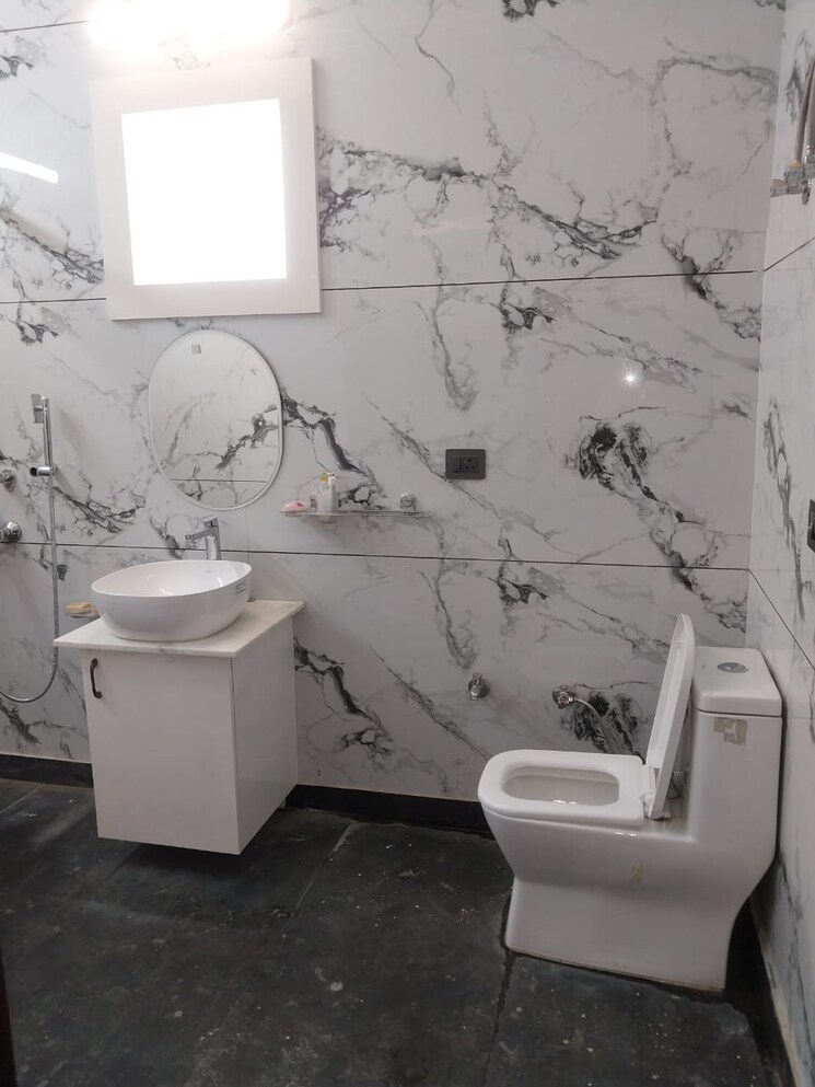 Attached Bathroom, navbharat-apartments 2.5 Bedroom 1300 Sq.Ft. Apartment In Paschim Vihar Delhi 9104946