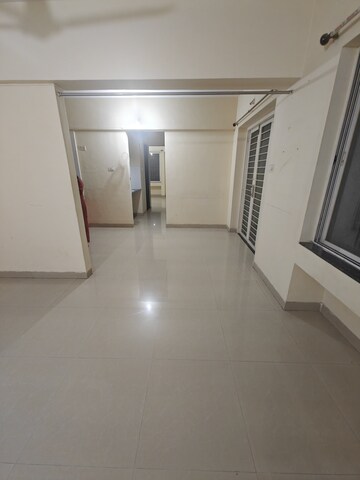 Room in 2 BHK Apartment at Whispering Winds, Aundh – for Rent