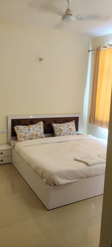 Bedroom in 3 BHK Apartment at Omaxe R2, Gomti Nagar – for Rent