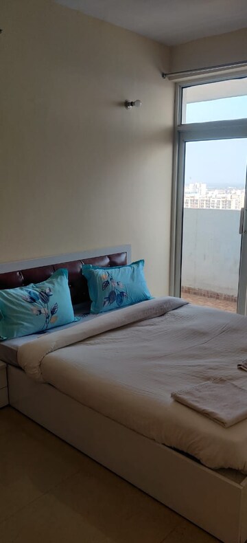 Bedroom in 3 BHK Apartment at Omaxe R2, Gomti Nagar – for Rent