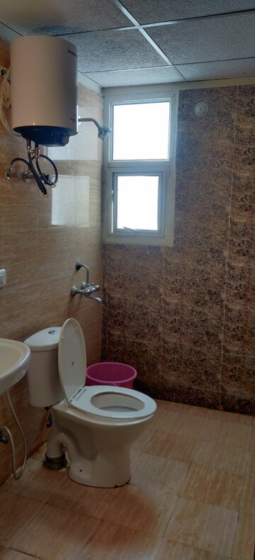 Bathroom in 3 BHK Apartment at Omaxe R2, Gomti Nagar – for Rent