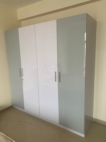 Room in 3 BHK Apartment at Omaxe R2, Gomti Nagar – for Rent