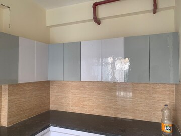 Room in 3 BHK Apartment at Omaxe R2, Gomti Nagar – for Rent