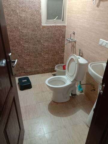 Bathroom in 3 BHK Apartment at Omaxe R2, Gomti Nagar – for Rent