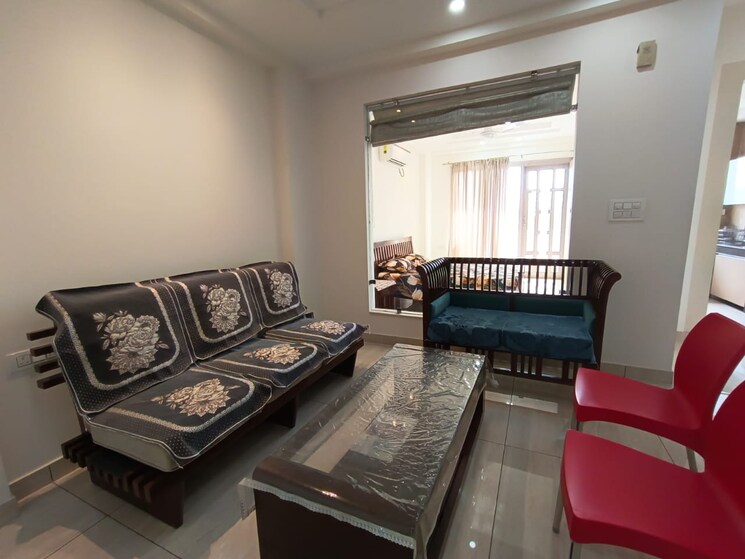Living Room, vishwas park 4 Bedroom 90 Sq.Yd. Builder Floor In Vishwas Park Delhi 9105018