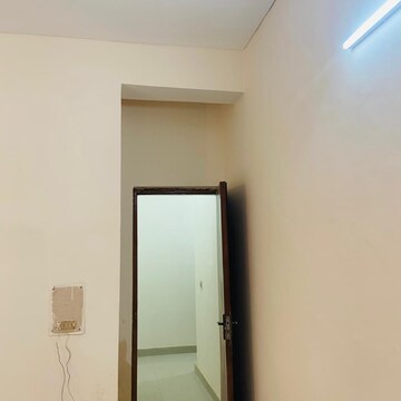 Room in 3 BHK Apartment at Arun Vihar Sector 37, Sector 37 – for Rent