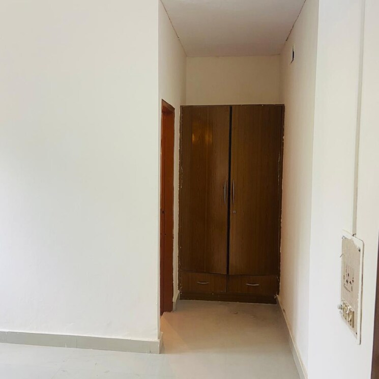 Room, arun-vihar-sector-37 3 Bedroom 1700 Sq.Ft. Apartment In Sector 37 Noida 9105090