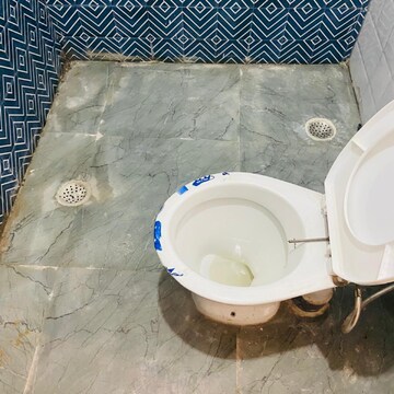 Bathroom in 3 BHK Apartment at Arun Vihar Sector 37, Sector 37 – for Rent