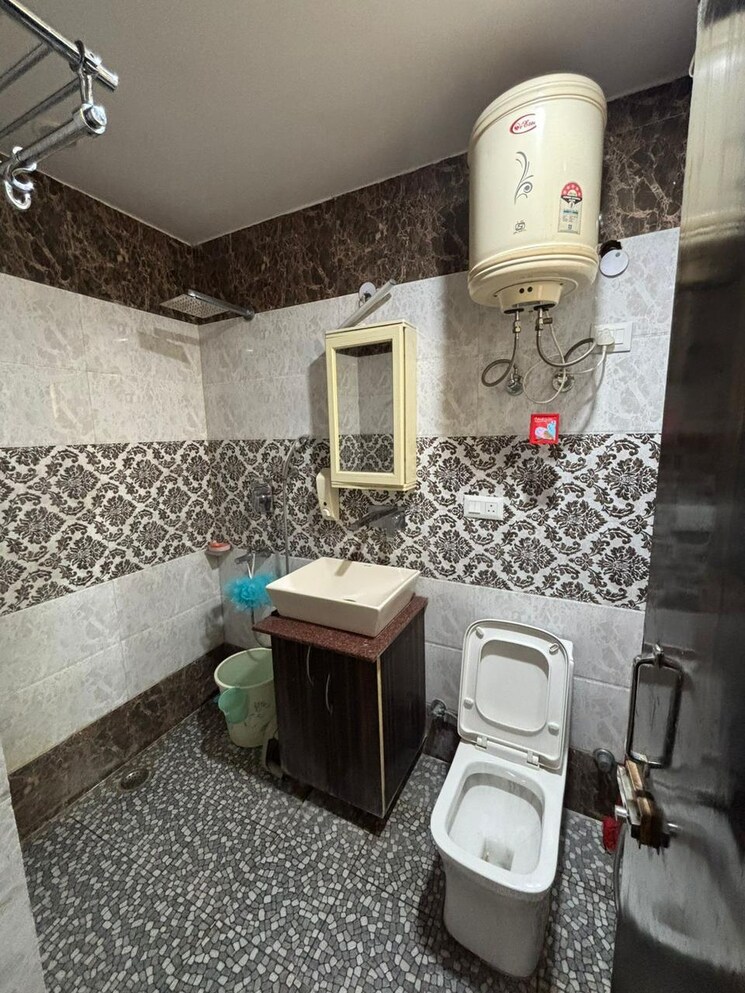 Attached Bathroom, sector 9 dwarka 3 Bedroom 1400 Sq.Ft. Apartment In Sector 9 Dwarka Delhi 9105116