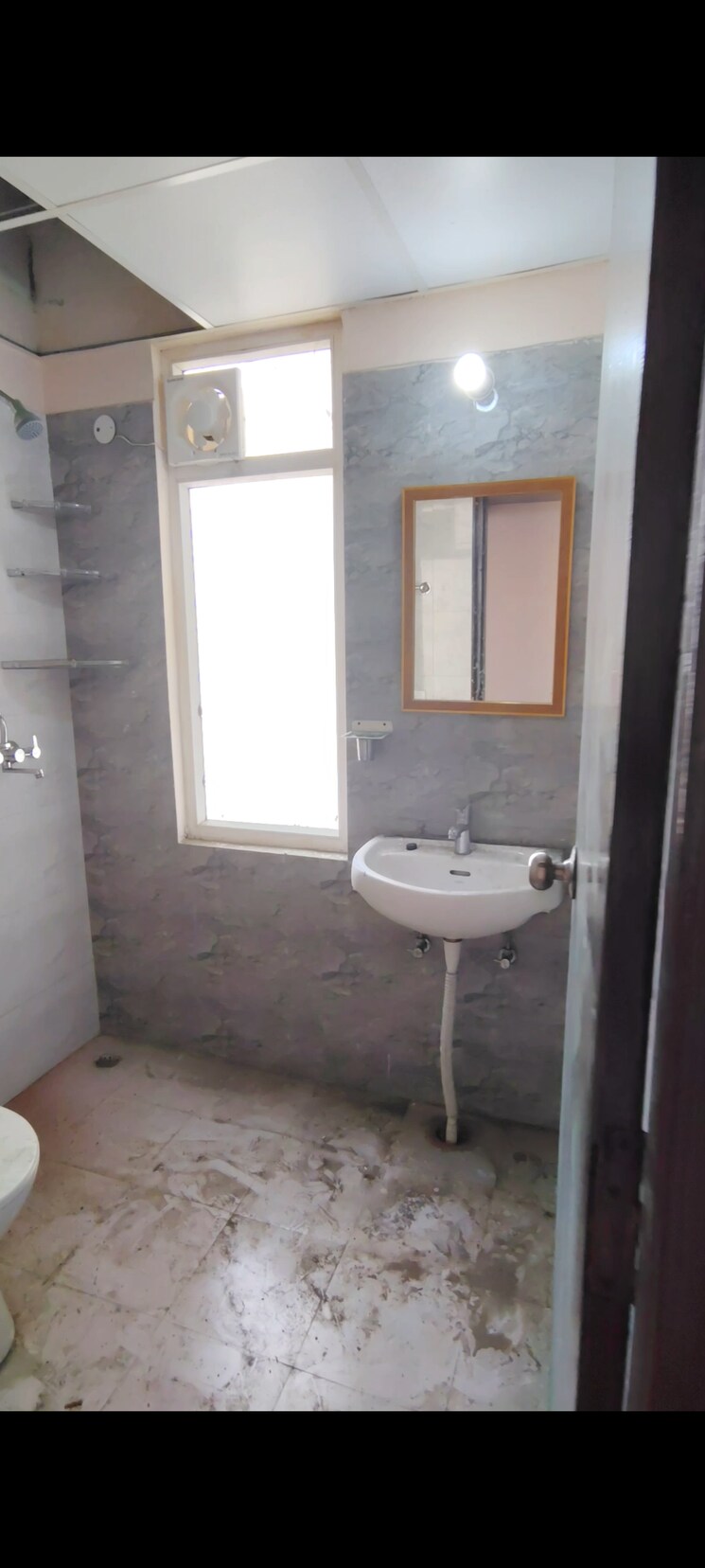 Bathroom, amrapali-dream-valley 2 Bedroom 805 Sq.Ft. Apartment In Tech Zone 4 Greater Noida Greater Noida 9105120