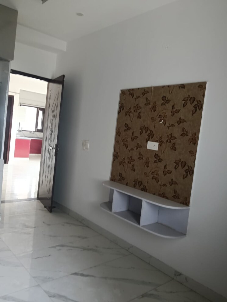 Room, vip road 3 Bedroom 1350 Sq.Ft. Apartment In Vip Road Zirakpur 9105113