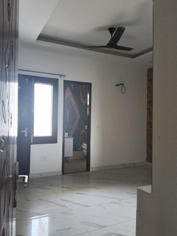 Room in 3 BHK Apartment at Vip Road – for Rent