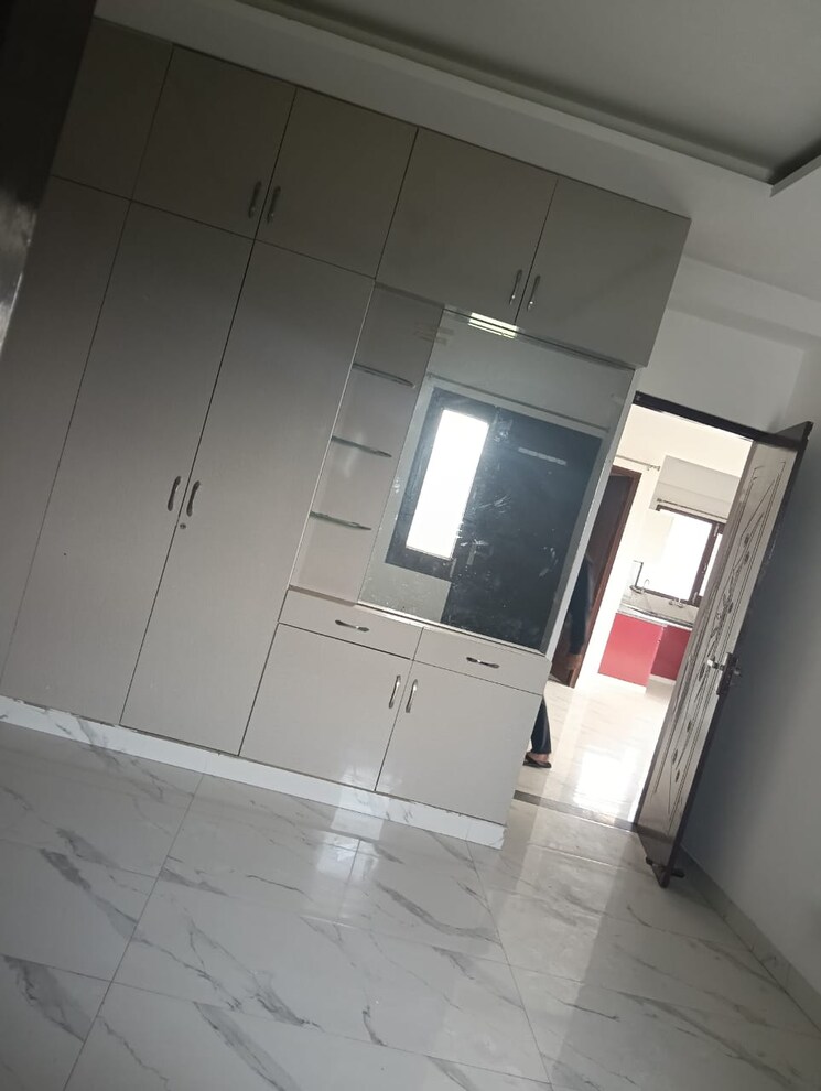 Room, vip road 3 Bedroom 1350 Sq.Ft. Apartment In Vip Road Zirakpur 9105113