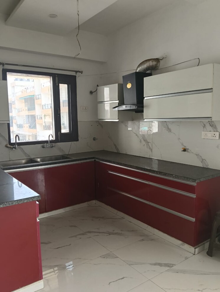 Kitchen, vip road 3 Bedroom 1350 Sq.Ft. Apartment In Vip Road Zirakpur 9105113