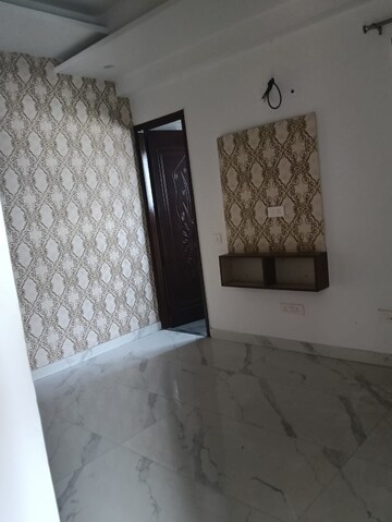 Room in 3 BHK Apartment at Vip Road – for Rent