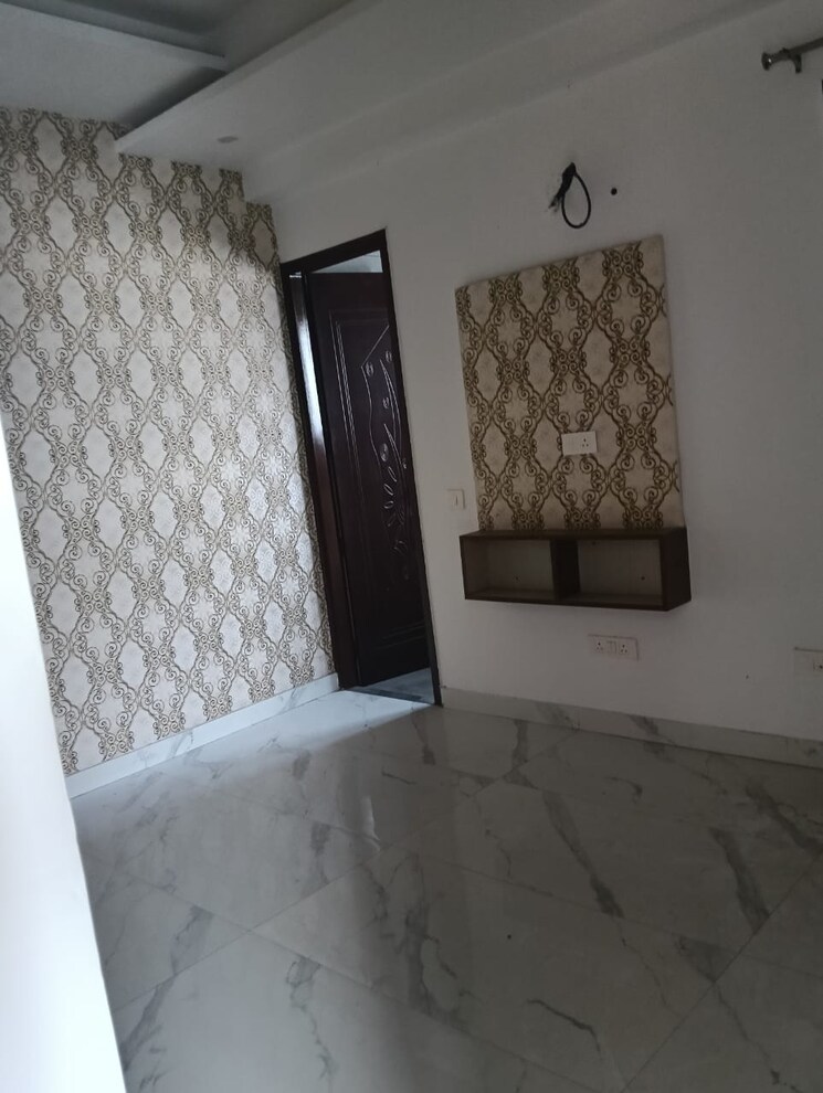 Room, vip road 3 Bedroom 1350 Sq.Ft. Apartment In Vip Road Zirakpur 9105113