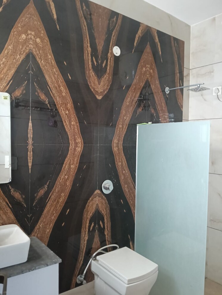Attached Bathroom, vip road 3 Bedroom 1350 Sq.Ft. Apartment In Vip Road Zirakpur 9105113