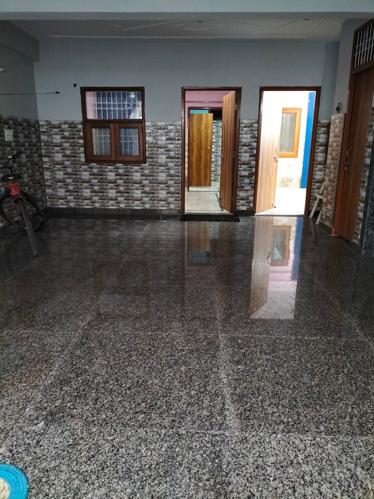  Parking, rwa-apartments-sector-122 1 Bedroom 650 Sq.Ft. Villa In Sector 122 Noida 9105184