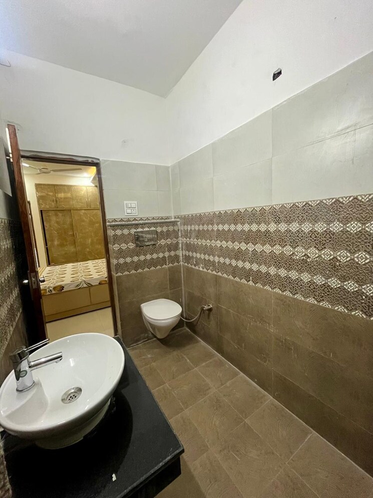 Attached Bathroom, ambala highway 3 Bedroom 1350 Sq.Ft. Apartment In Ambala Highway Zirakpur 9105199