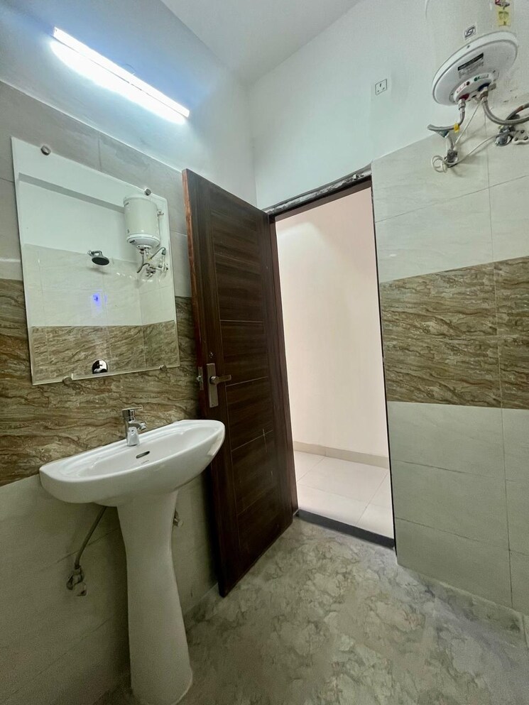Bathroom, ambala highway 3 Bedroom 1350 Sq.Ft. Apartment In Ambala Highway Zirakpur 9105199