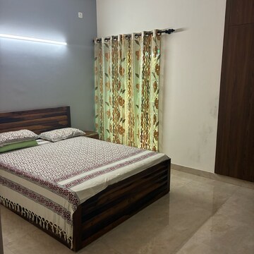 Bedroom in 2.5 BHK Apartment at RWA Apartments Sector 37, Arun Vihar – for Rent