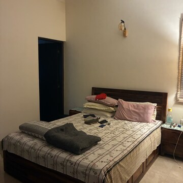 Bedroom in 2.5 BHK Apartment at RWA Apartments Sector 37, Arun Vihar – for Rent