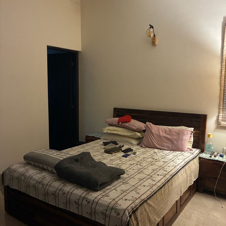 Bedroom, rwa-apartments-sector-37 2.5 Bedroom 1500 Sq.Ft. Apartment In Arun Vihar Noida 9105247