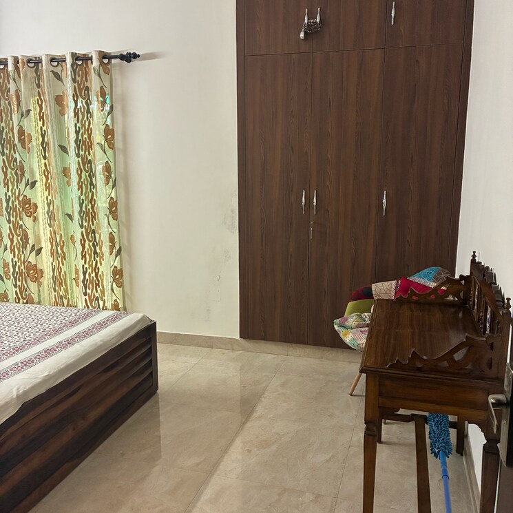 Bedroom, rwa-apartments-sector-37 2.5 Bedroom 1500 Sq.Ft. Apartment In Arun Vihar Noida 9105247