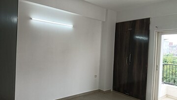 Room in 3.5 BHK Apartment at Homes 121, Sector 121 – for Rent