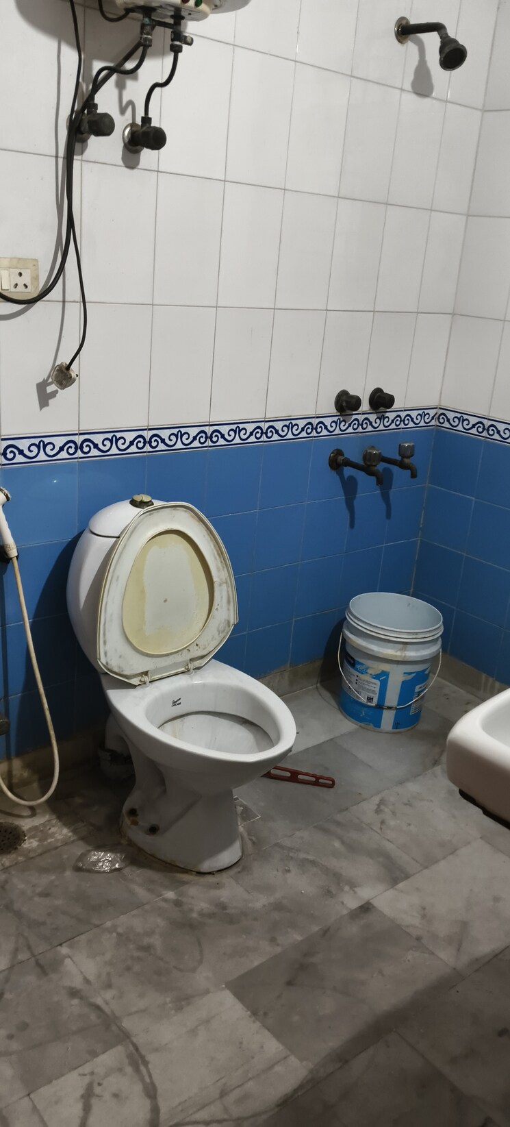 Bathroom, rwa-apartments-sector-61 1.5 Bedroom 700 Sq.Ft. Independent House In Sector 61 Noida 9105306