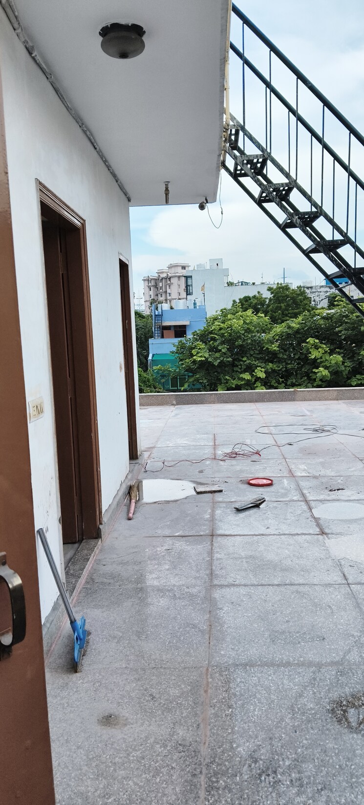 Balcony, rwa-apartments-sector-61 1.5 Bedroom 700 Sq.Ft. Independent House In Sector 61 Noida 9105306