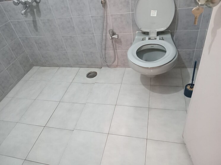 Bathroom, atul-leela-garden 3 Bedroom 1300 Sq.Ft. Apartment In Kalyani Nagar Pune 9105311