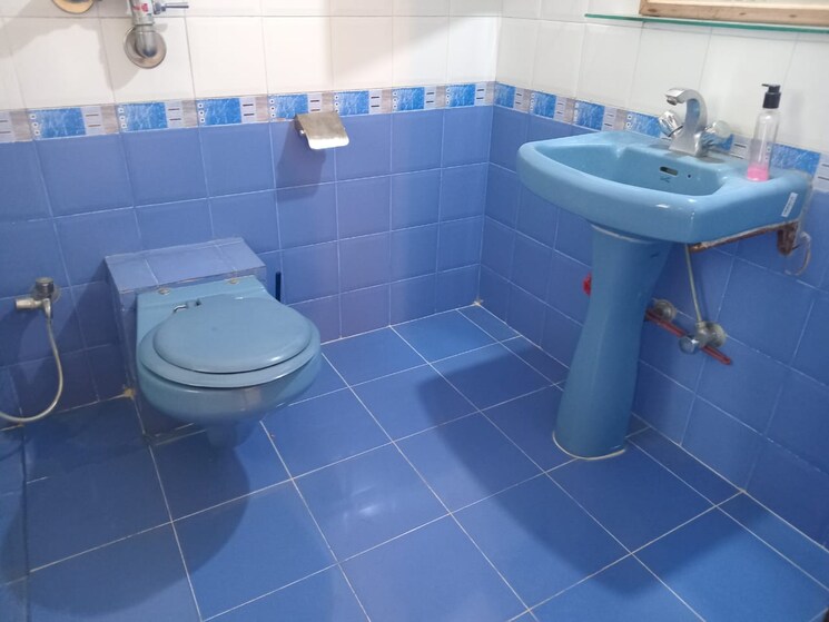 Bathroom, atul-leela-garden 3 Bedroom 1300 Sq.Ft. Apartment In Kalyani Nagar Pune 9105311